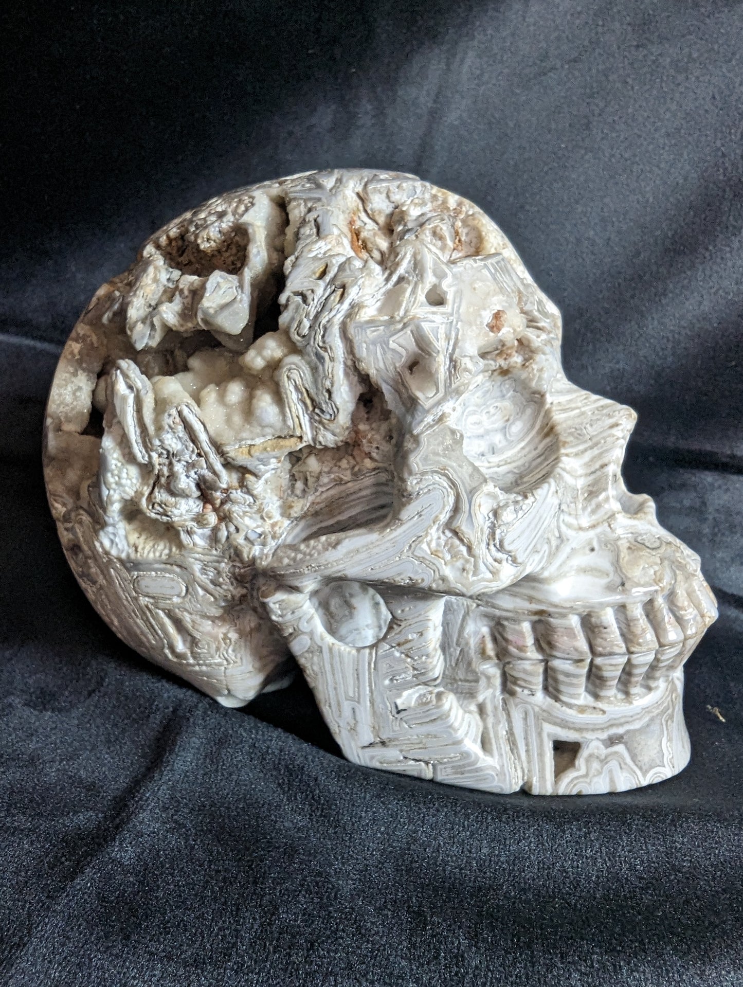 Lattice Agate Skull Carving